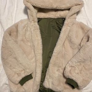 Girls bomber 2 way jacket in good condition hardly worn, very warm & stylish